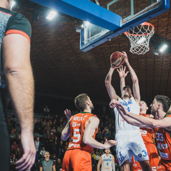 Drama u "Dudovoj šumi": Trojka na 10 sekundi pred sirenu nije spasila Spartak!