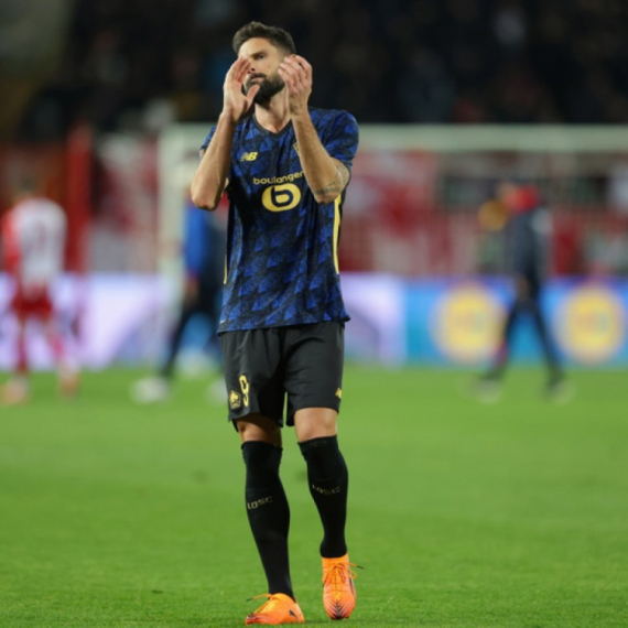 Žiru i Lil srušili Pariz