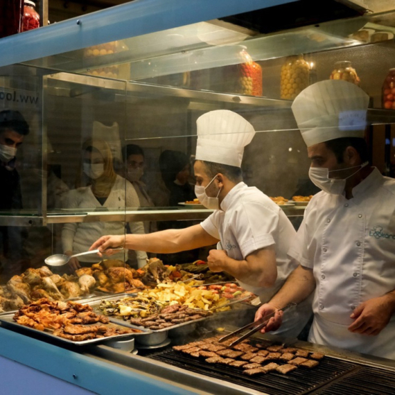 Trovanje sve češće: Istanbulski ugostitelji u problemu