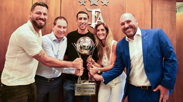 Argentinci okrenuli leđa Di Mariji – "studenti" ne vole lažne titule VIDEO