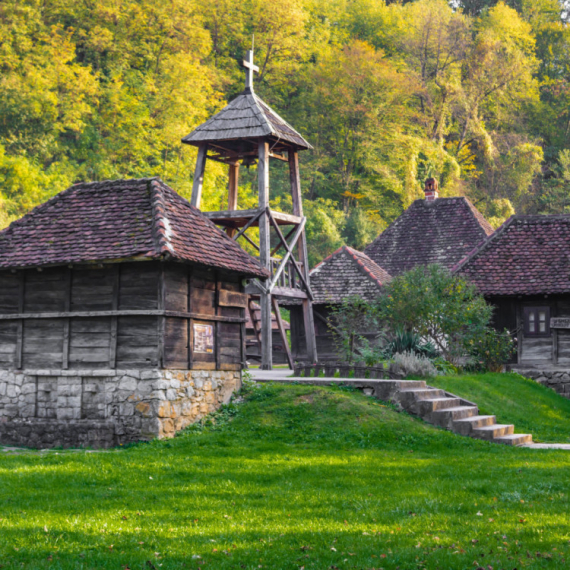Ovo je jedno od najneobičnijih sela u Srbiji: Privlači sve veću pažnju turista FOTO