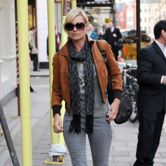 Vratio se hit iz 2000-ih: Samo ovako kombinujemo farmerke i čizme FOTO