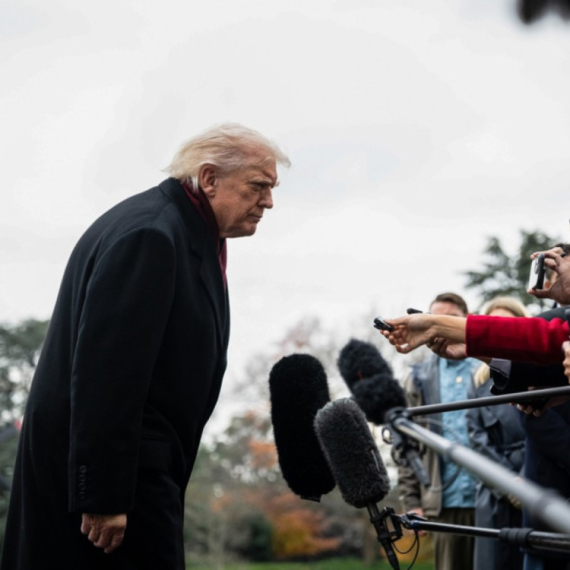 Ovo je poruka Trampa: Ne verujte... FOTO