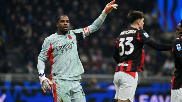 Kako je Menjan pročitao Čalhanoglua? VIDEO