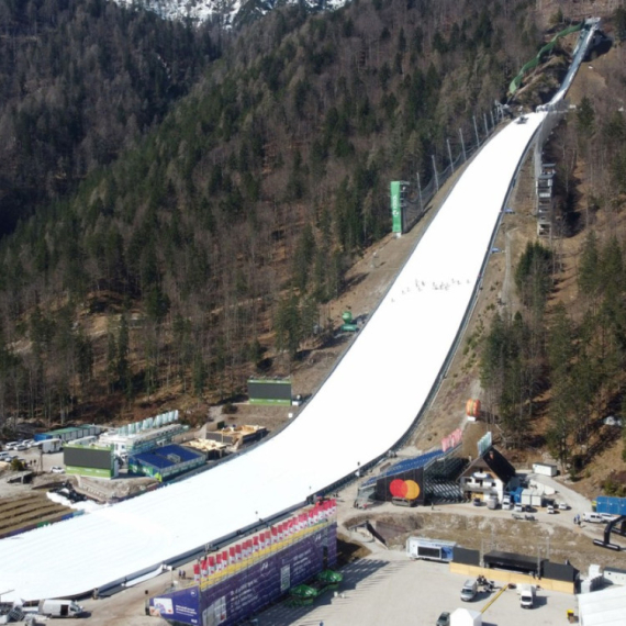 Divlji vozač "driftovanjem" naneo veliku štetu Planici – registracije iz eks-Ju države FOTO