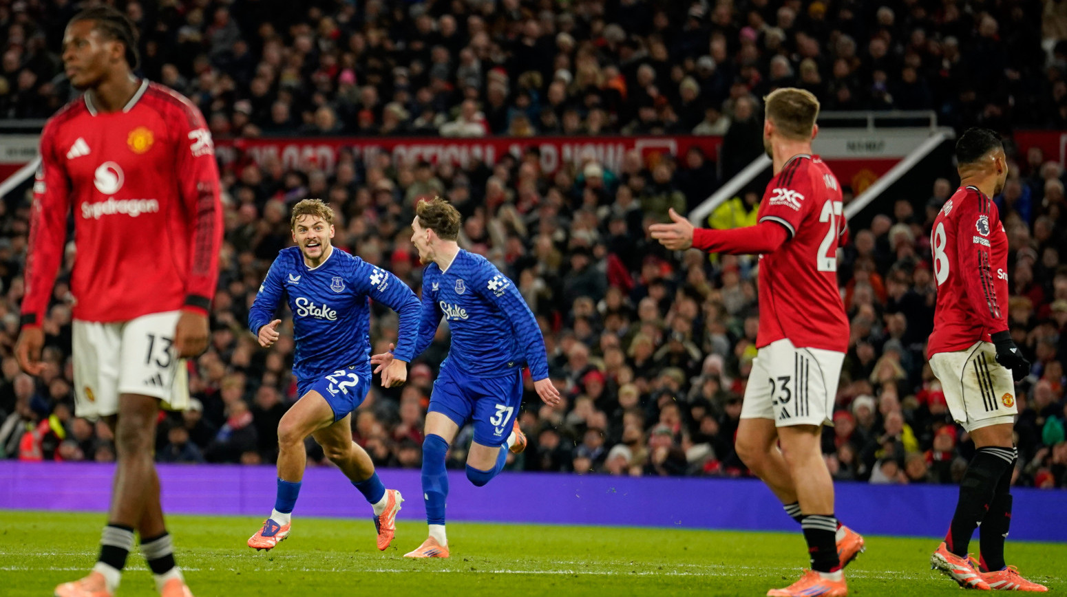 Bizaran crveni i "lepotica" frapirali Junajted