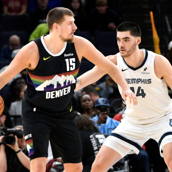 Jokić pogodio sa pola terena – a onda asistencijom "raspametio" Ameriku VIDEO