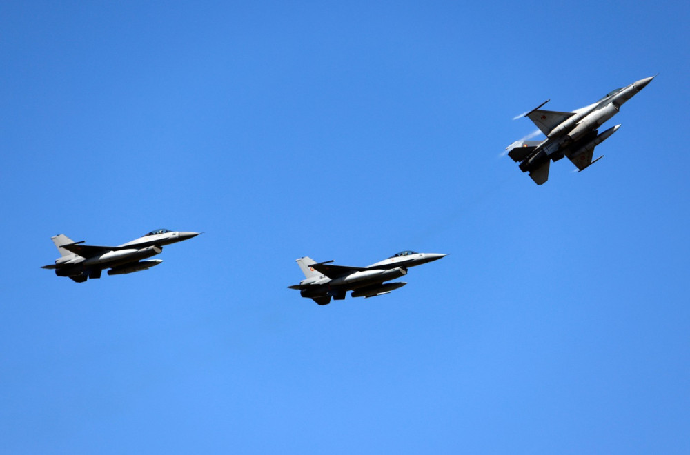 Poletela dva "jurofajtera", a potom su dignuta i dva aviona F-16; Upali su – radari "gore" FOTO