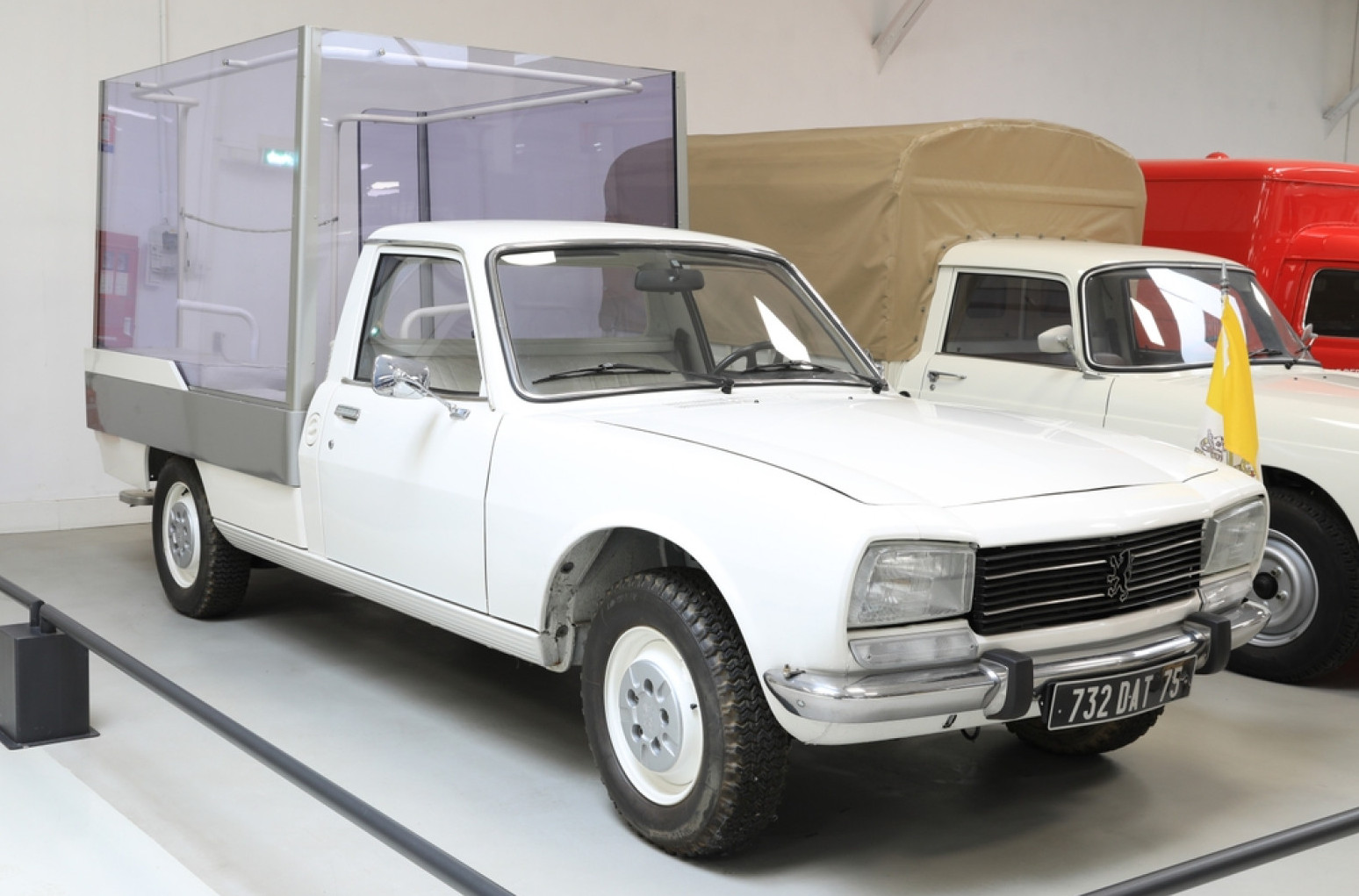 Papamobil pape Franje dobio novu namenu FOTO