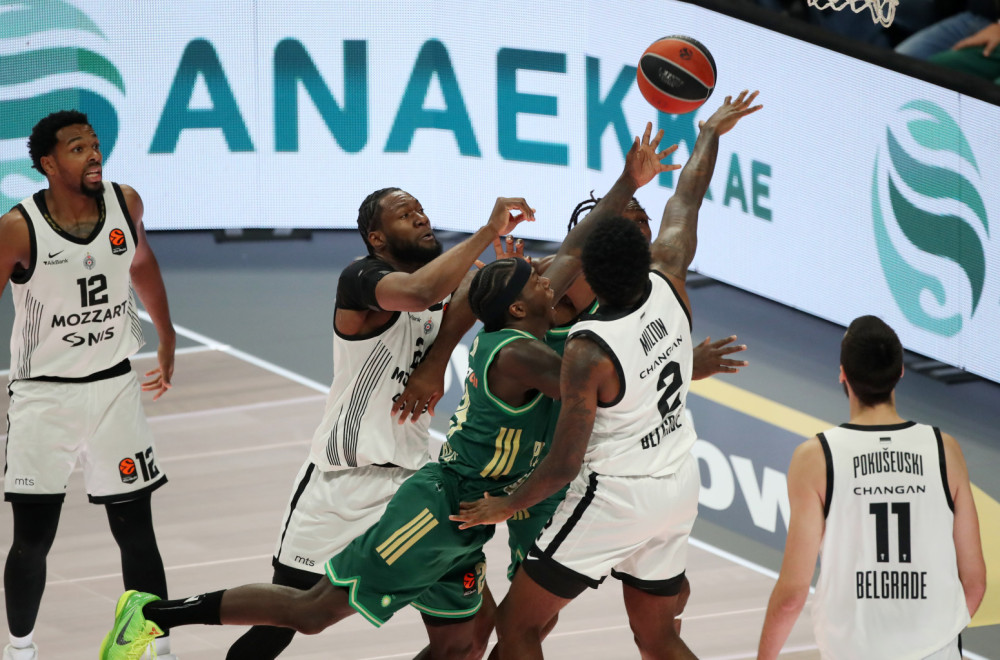 Totalni raspad Partizana u Atini –  PAO održao čas košarke!; Obradović: "Kako objasniti..."