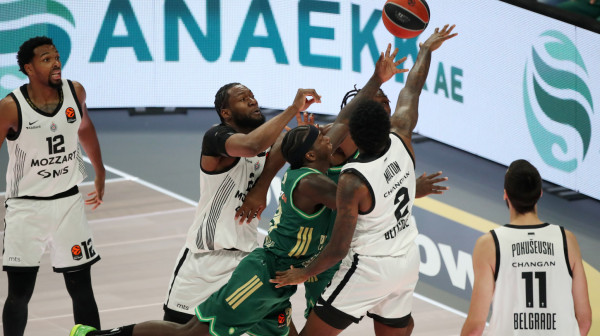 Totalni raspad Partizana u Atini –  PAO održao čas košarke!; Obradović ni reč o svom timu