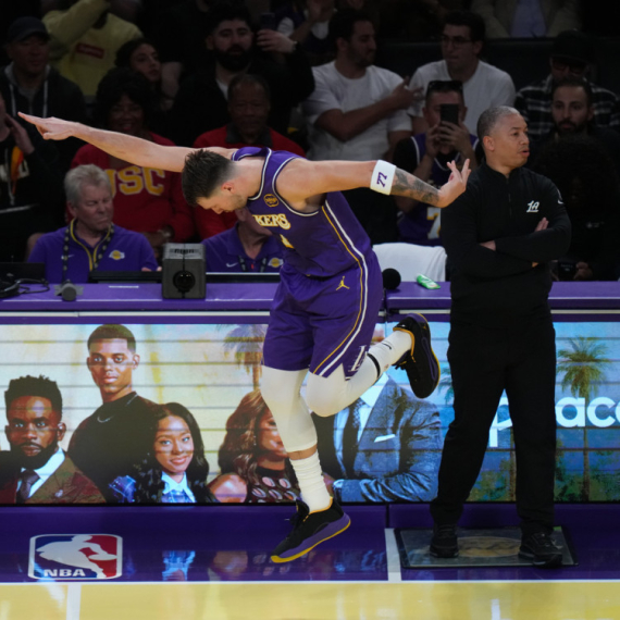 Dončić sa 43 poena "masakrirao" Kliperse VIDEO