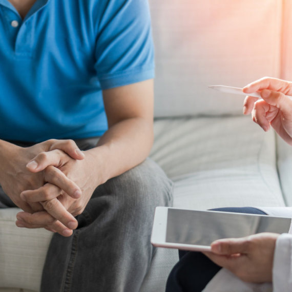 Obolevaju u punoj snazi, simptomi zbunjuju: Ovaj karcinom pogađa muškarce u Srbiji