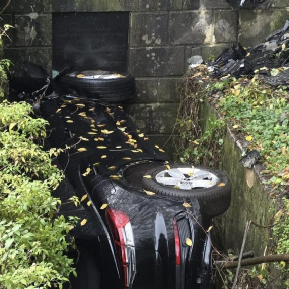 Pronađen auto za koji se sumnjalo da je sleteo u jezero; Devojke iz Beograda još nema, oglasio se otac FOTO