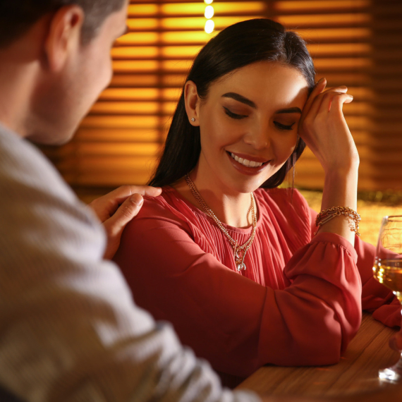 Ovo su 3 sigurna znaka da žena želi s vama u krevet