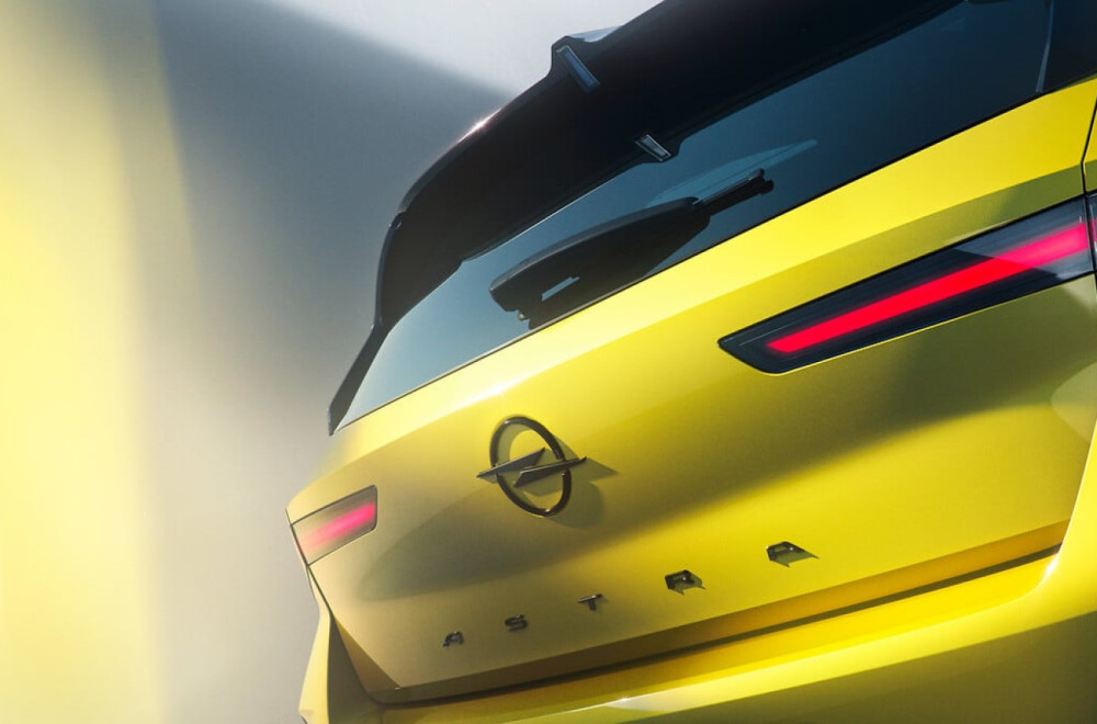 Prve fotografije: Unapređena Opel Astra FOTO