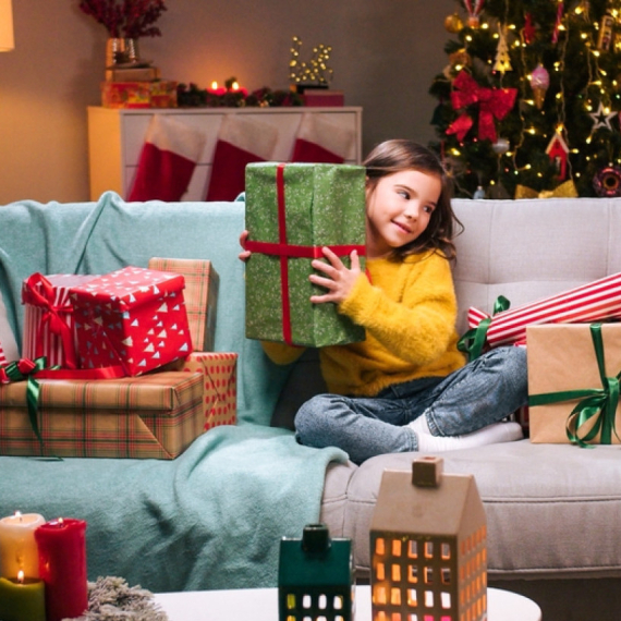 Ovih 5 poklona nikako ne kupujte deci za Novu godinu VIDEO