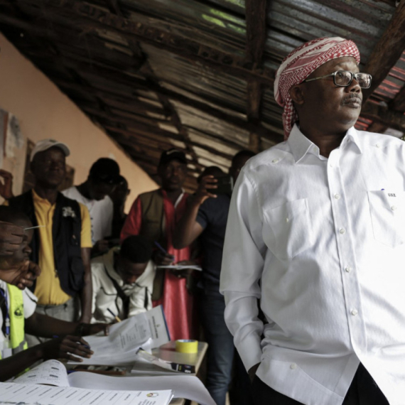 Lider Gvineje Bisao uhapšen tokom državnog udara? Bilo je napeto, čuli se i pucnji VIDEO