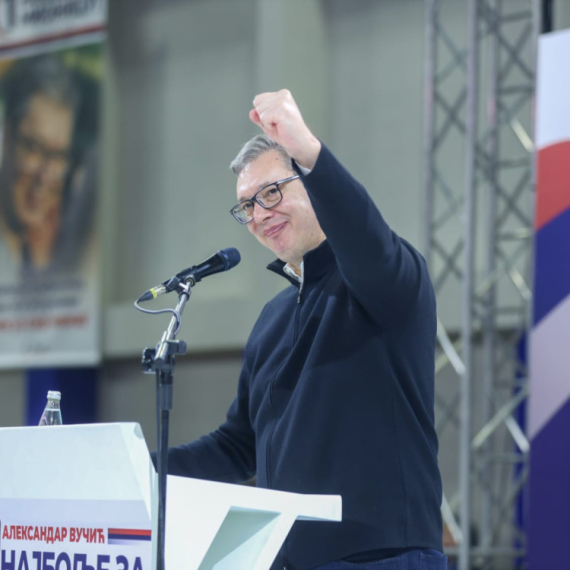 Vučić proglasio ubedljivu pobedu SNS-a; Ljudi su razumeli ko radi u njihovu korist; Ponosan sam na naše ljude