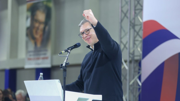 Vučić poslao moćnu: Čuvamo i sačuvaćemo našu Srbiju; Mi snažimo svoju vojsku da bismo odvratili svakog VIDEO