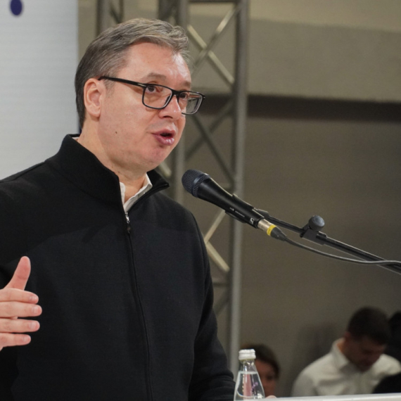 Njima je Vučić kriv, a on, on živi za Srbiju VIDEO