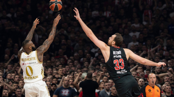 Grejem i Batler započeli, KMM završio – Zvezda nadigrala Olimpijakos! VIDEO