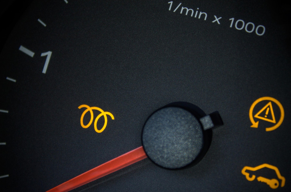 Ako vam svetli ova lampica, odmah idite kod majstora: Može da bude opasno!