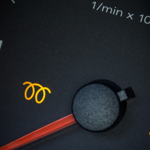 Ako vam svetli ova lampica, odmah idite kod majstora: Može da bude opasno!