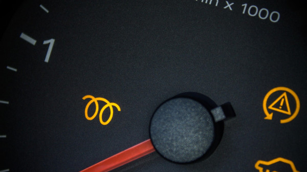 Ako vam svetli ova lampica, odmah idite kod majstora: Može da bude opasno!