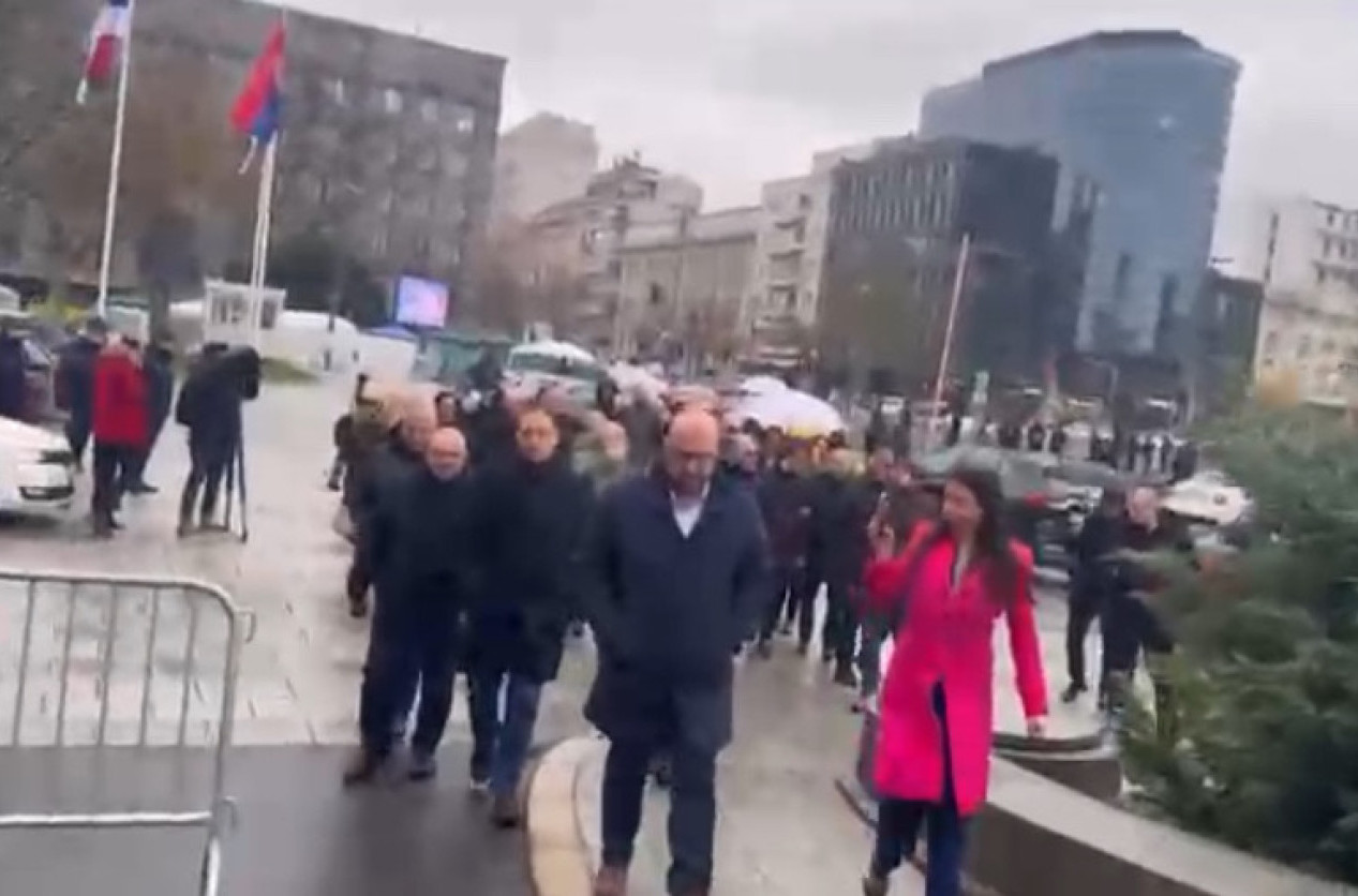 Blokaderi ušli u Skupštinu; Narod uzvikivao "lopovi"; "Palo" priznanje: Đilas stoji iza "studentske" liste