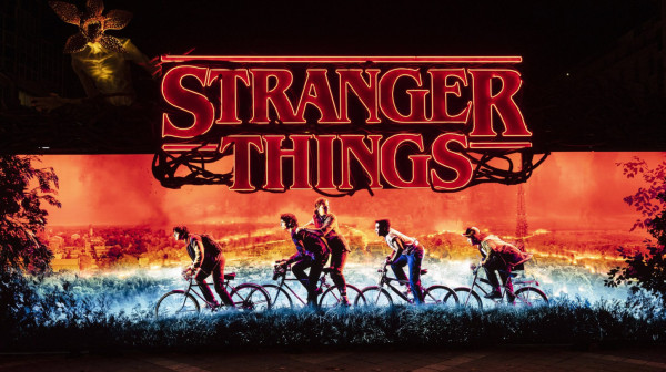 Tvorci serije zbog koje je pao Netflix ubeđuju razočarane fanove: "Ne brinite, ovo nije Igra prestola" VIDEO