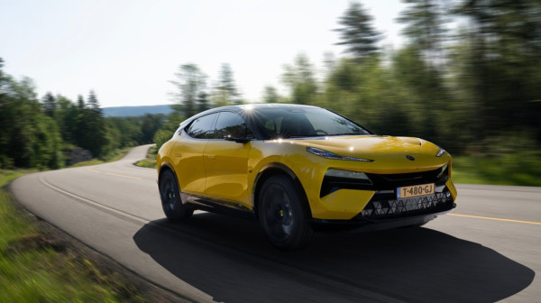 Lotus dovodi svoje hibride u Evropu