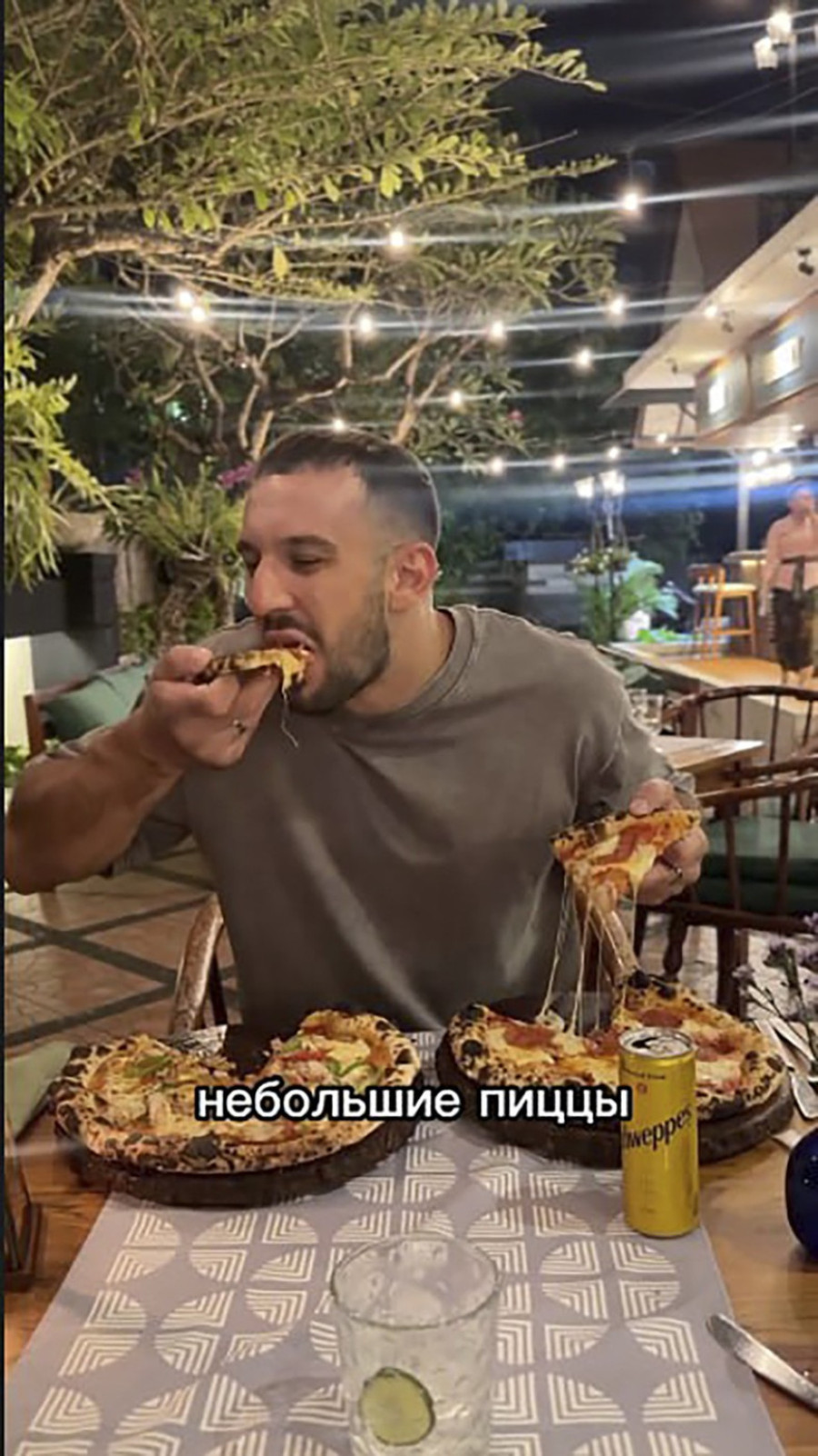 Mladi influenser preminuo nakon što je jeo 10.000 kalorija dnevno