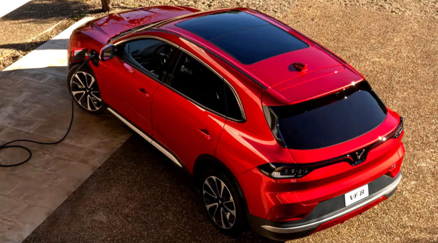 Vlasnici tuže auto-kompaniju: Kažu da se njihov EV puni čak 24 sata!