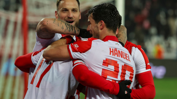 Zvezda bolje igra sa igračem manje – veliki korak ka plej-ofu!