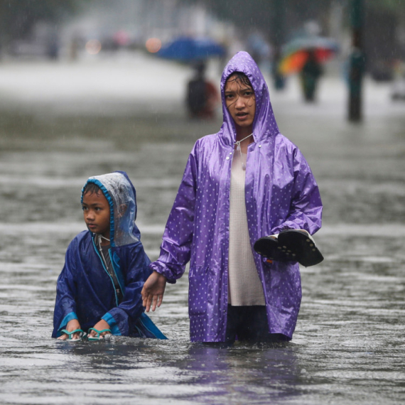 U tri države 129 mrtvih; Preko 30.000 evakuisanih i tu nije kraj; Meteorolozi izdali novo upozorenje