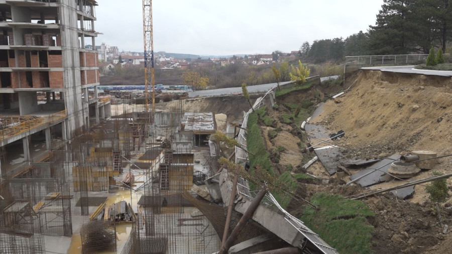 Oglasili se nadležni: Gradilište u Kragujevcu na vreme zatvoreno zbog bezbednosti FOTO/VIDEO