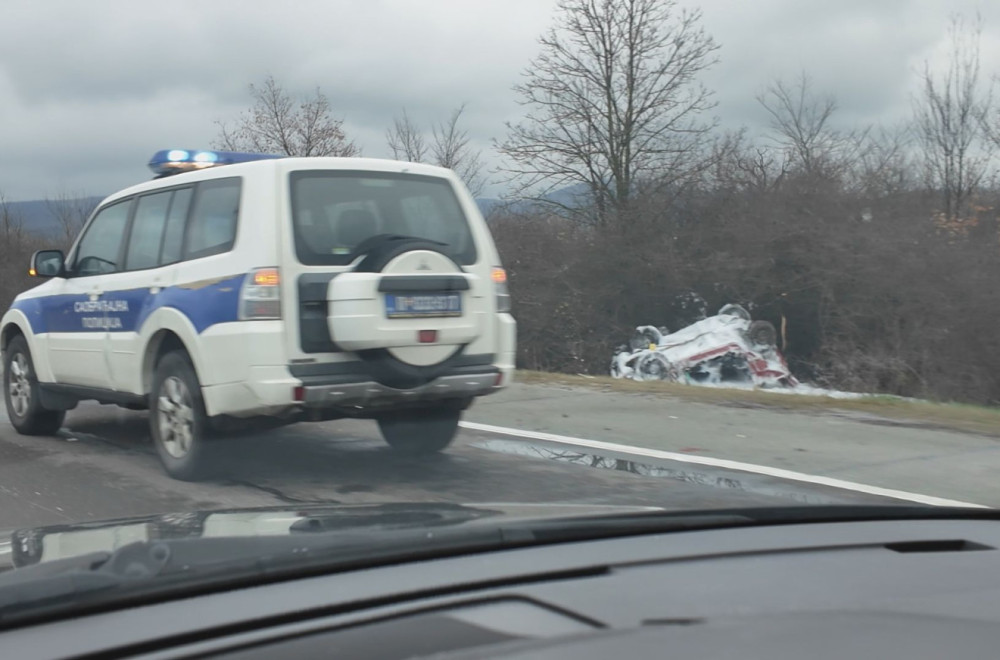 Teška nesreća kod Kragujevca: Jedna osoba poginula, dve povređene; Vatrogasci sekli vozila FOTO/VIDEO