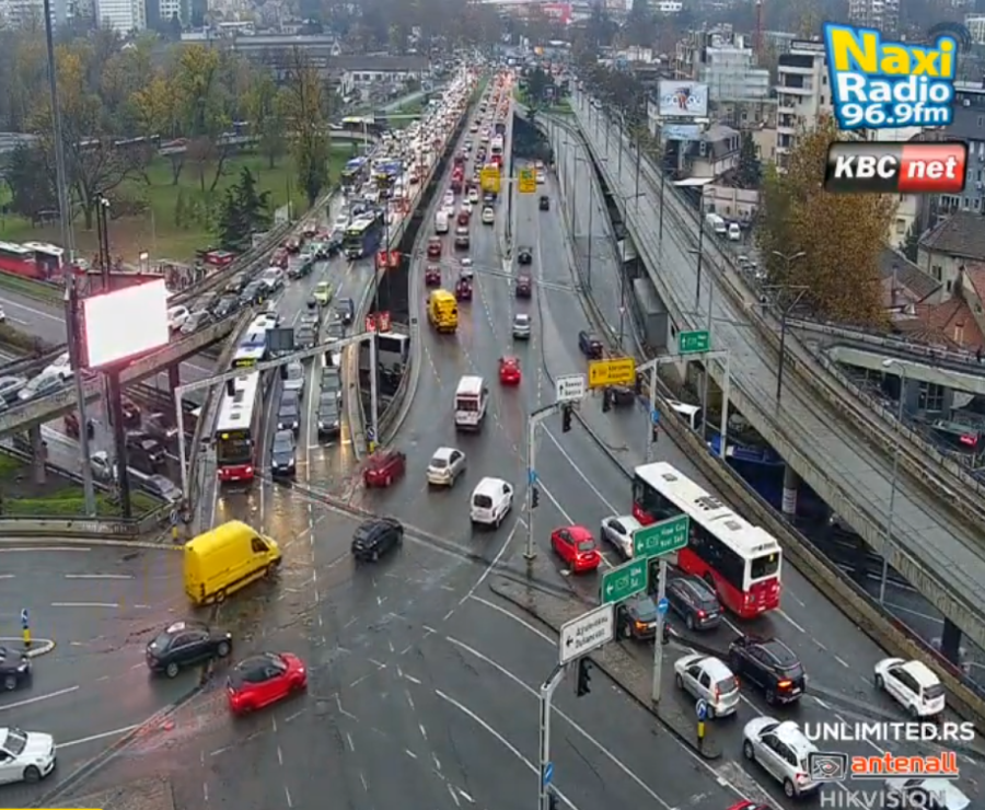 Kolaps u Beogradu: Vozila mile, ovo su najkritičnije tačke; Nema gde igla da padne FOTO