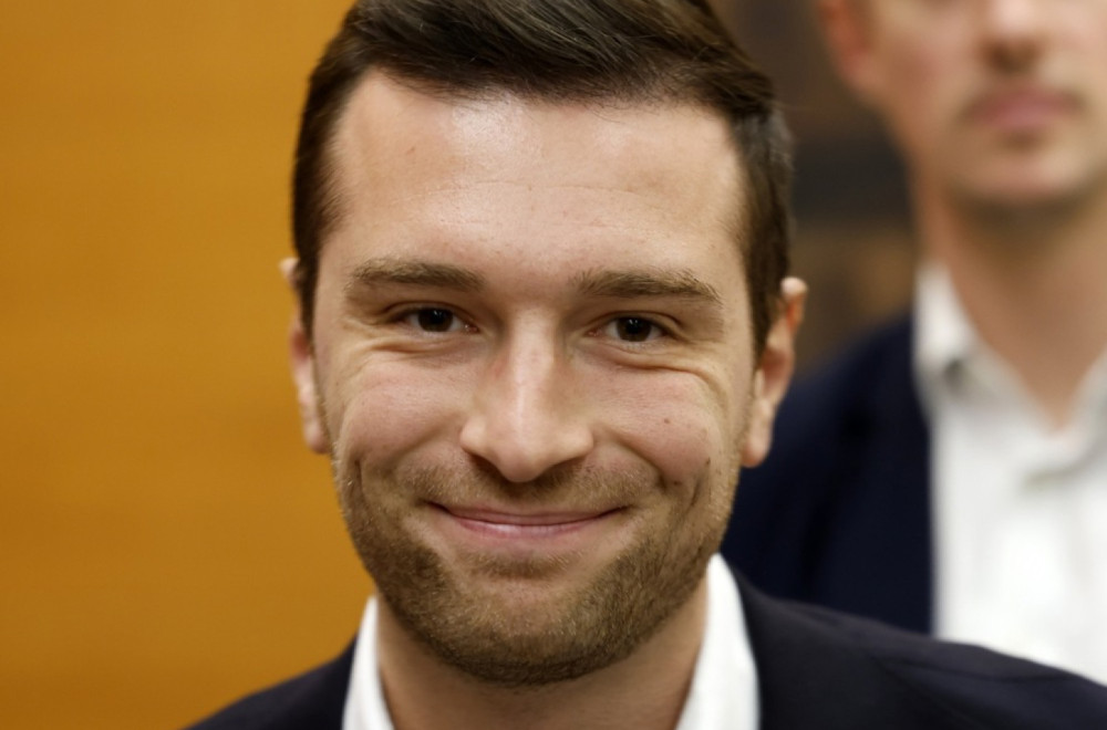 Bez diplome, ali sa milionima pratilaca: Mladi desničar preti da postane lider Francuske