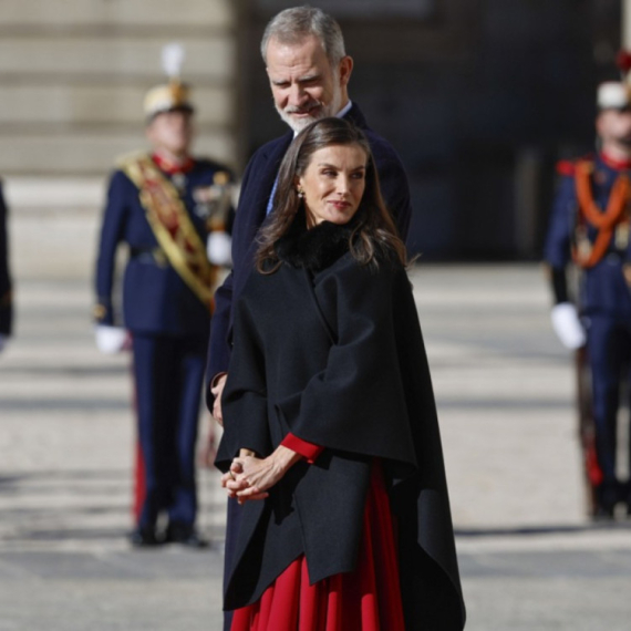 Koliko najlepših kaputa ima kraljica Leticija? Ovaj nosi svake godine i moderniji je od svih FOTO