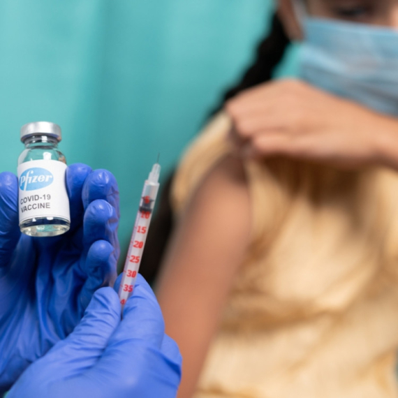 Najmanje  10 smrtnih slučajeva dece povezano s vakcinama protiv koronavirusa FOTO