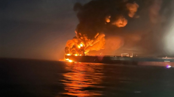 Eksplozija u Ormuskom moreuzu: Iran tvrdi da gori supertanker; Usledila jeziva pretnja
