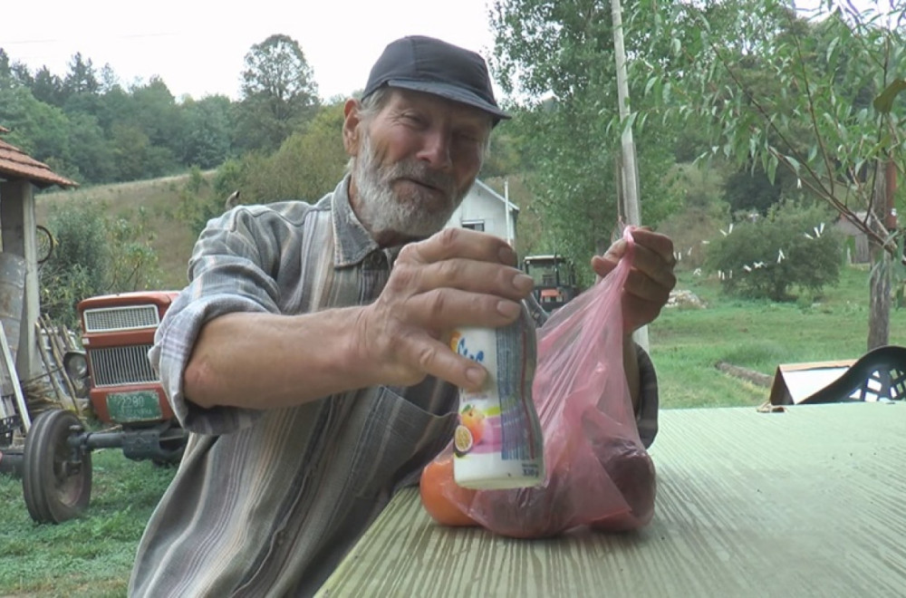 Preko 30 godina jede samo pokvarenu hranu: Milutin iz Osečine svetski fenomen