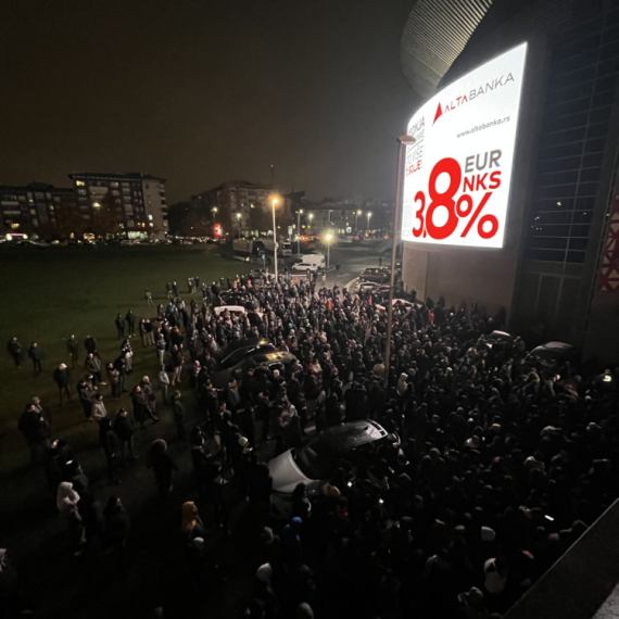 Tenzije ispred Arene – navijači Partizana napravili haos i poslali jasne poruke VIDEO