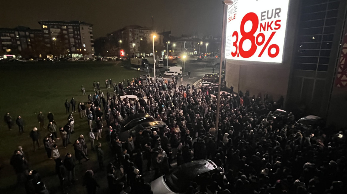 Tenzije ispred Arene – navijači Partizana napravili haos i poslali jasne poruke VIDEO