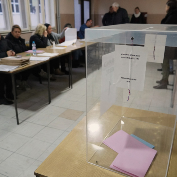 Blokaderi u nemoći krenuli da kupuju glasove u Negotinu: Usledile krivične prijave
