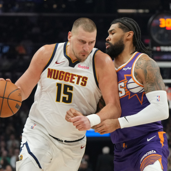 Ma, kakva povreda – Jokić razbio Sanse VIDEO