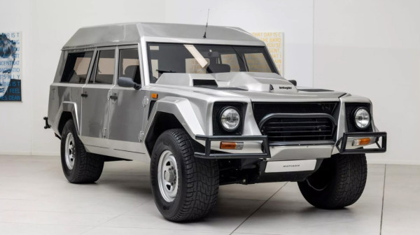 Jedini Lambo LM002 karavan na svetu: Napravljen za sultana, vozio ga šef BMW-a FOTO