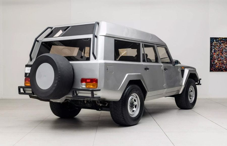 Jedini Lambo LM002 karavan na svetu: Napravljen za sultana, vozio ga šef BMW-a FOTO